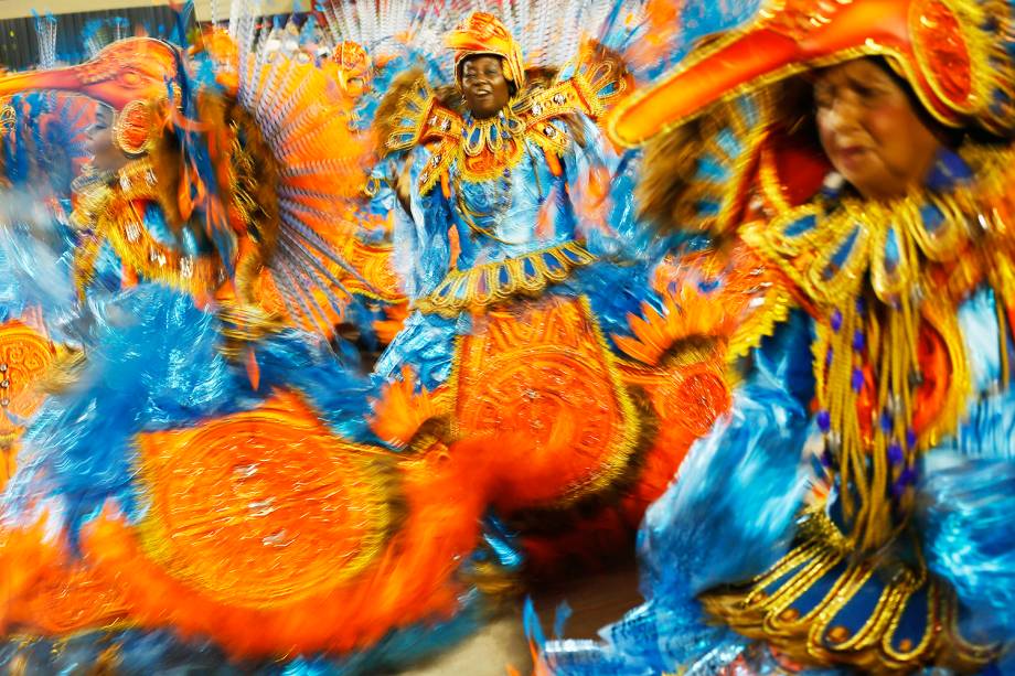 Componentes da escola de samba Beija-Flor de Nilópolis durante desfile na Marquês de Sapucaí - 04/03/2019