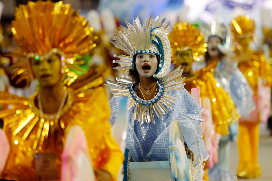 Com o enredo 'Quem não viu vai ver...As fábulas do Beija-flor', a escola de samba Beija-Flor de Nilópolis é a quinta a desfilar no Sambódromo da Marquês de Sapucaí - 04/03/2019