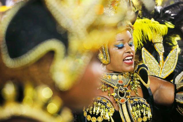 Com o enredo 'Em nome do pai, do filho e dos santos, a Vila canta a cidade de Pedro', a escola de samba Unidos de Vila Isabel desfila na Marquês de Sapucaí - 04/03/2019 Com o enredo 'Em nome do pai, do filho e dos santos, a Vila canta a cidade de Pedro', a escola de samba Unidos de Vila Isabel desfila na Marquês de Sapucaí - 04/03/2019
