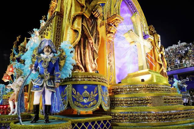 Com o enredo 'Em nome do pai, do filho e dos santos, a Vila canta a cidade de Pedro', a escola de samba Unidos de Vila Isabel desfila na Marquês de Sapucaí - 04/03/2019 Com o enredo 'Em nome do pai, do filho e dos santos, a Vila canta a cidade de Pedro', a escola de samba Unidos de Vila Isabel desfila na Marquês de Sapucaí - 04/03/2019