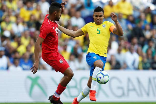 O jogador Casemiro (dir) disputa lance com Anibal Godoy (esq), durante amistoso entre Brasil e Panamá, realizado no Estádio do Dragão, em Portugal - 23/03/2019 O jogador Casemiro (dir) disputa lance com Anibal Godoy (esq), durante amistoso entre Brasil e Panamá, realizado no Estádio do Dragão, em Portugal - 23/03/2019