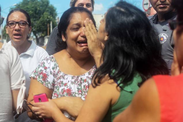 Movimentação na frente da Escola Estadual Raul Brasil, de Suzano (SP), após dois jovens entrarem no local e atirarem contra estudantes - 13/03/2019 Movimentação na frente da Escola Estadual Raul Brasil, de Suzano (SP), após dois jovens entrarem no local e atirarem contra estudantes - 13/03/2019
