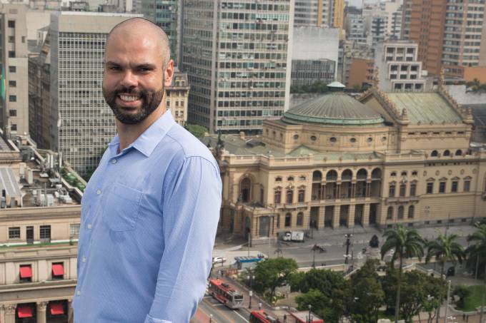 Escolha de vice de Bruno Covas segue arrastada