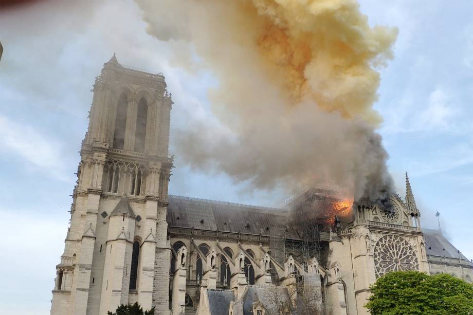 Incêndio na Catedral de Notre-Dame, em Paris Incêndio na Catedral de Notre-Dame, em Paris