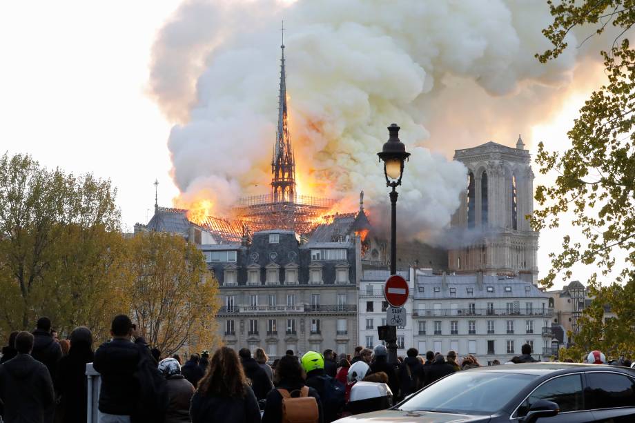 Incêndio atinge a Catedral de Notre-Dame, no centro de Paris - 15/04/2019 Incêndio atinge a Catedral de Notre-Dame, no centro de Paris - 15/04/2019