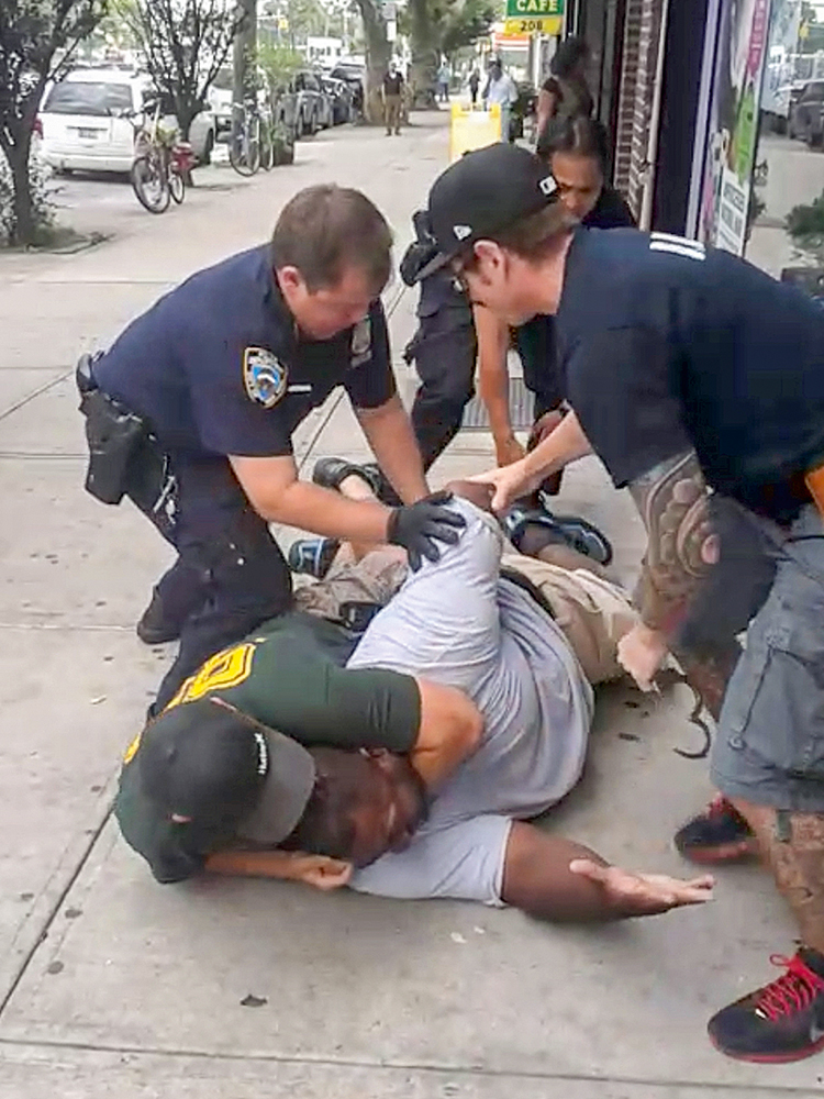 Policial americana estrangula suspeito Policial americana estrangula suspeito