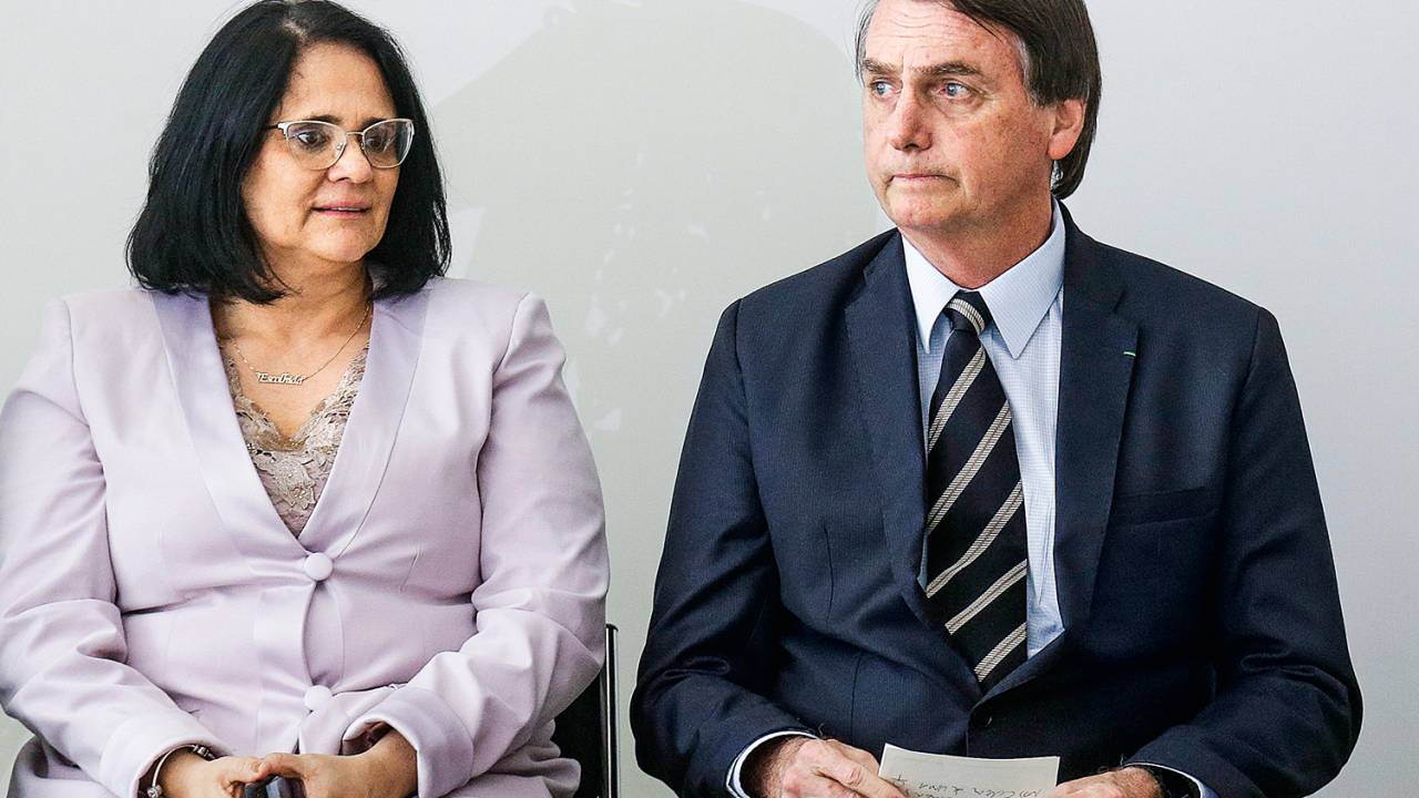 Damares avisa que quer sair
