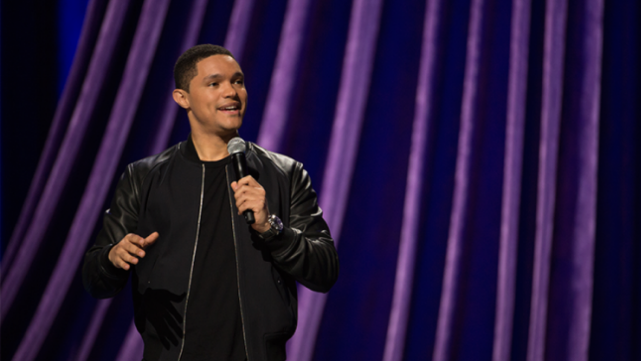 O comediante Trevor Noah no especial 'Afraid of the Dark', filmado no Beacon Theater, em Nova York