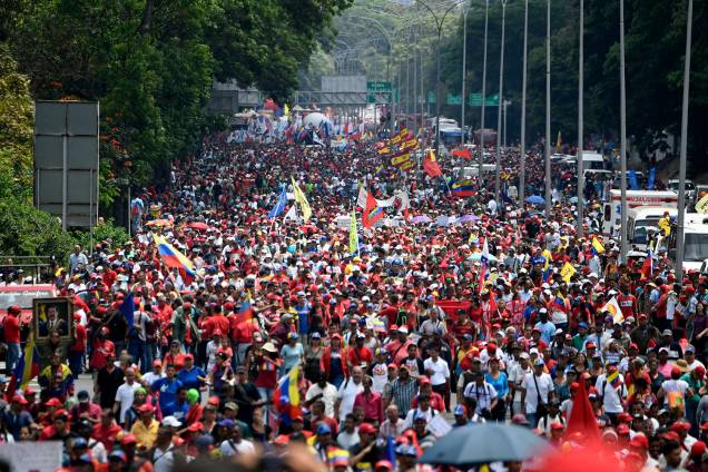 Apoiadores do presidente da Venezuela, Nicolás Maduro, participam de passeata em Caracas - 01/05/2019 Apoiadores do presidente da Venezuela, Nicolás Maduro, participam de passeata em Caracas - 01/05/2019