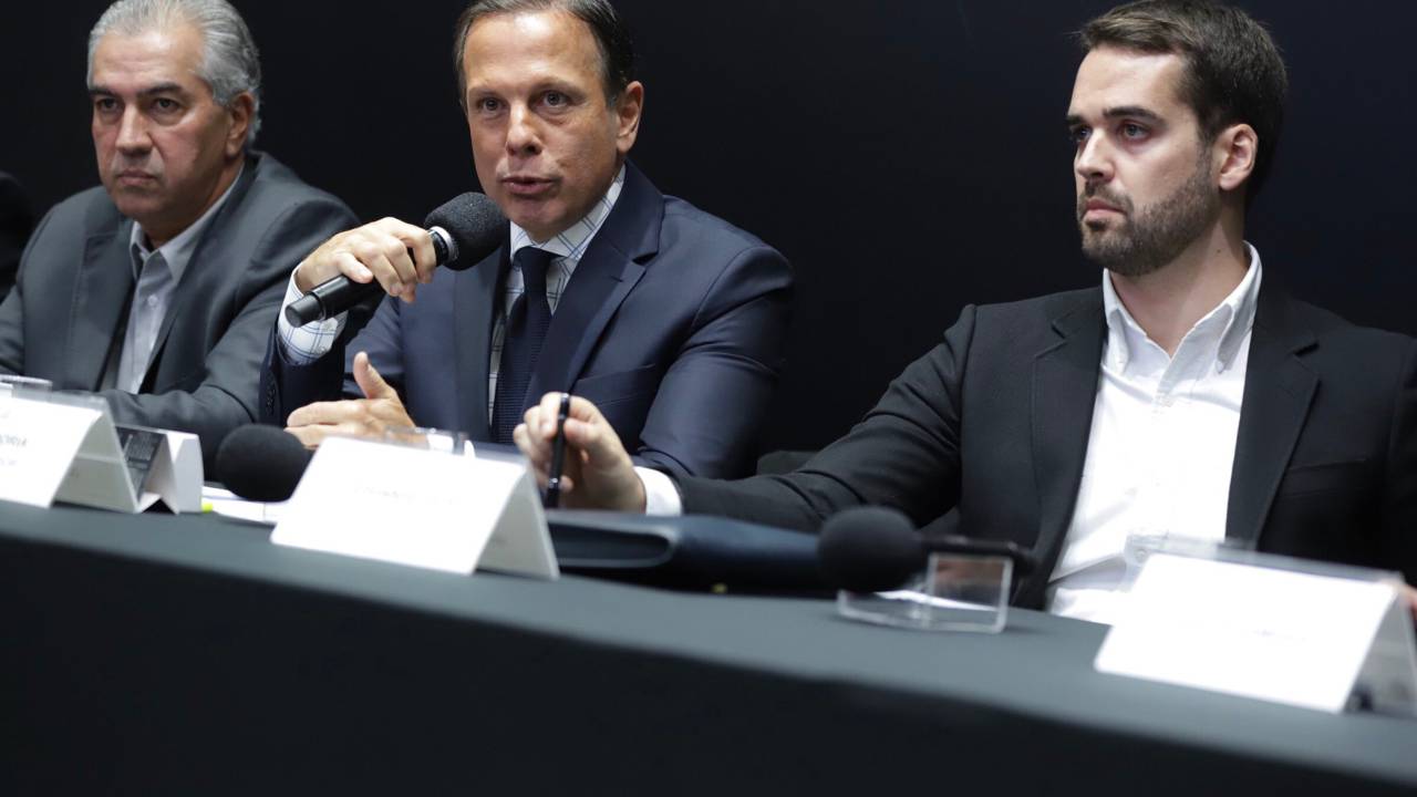 O governador do Estado de São Paulo, João Doria, em coletiva de imprensa com os governadores Eduardo Leite (RS) e Reinaldo Azambuja (MS) - 03/06/2019