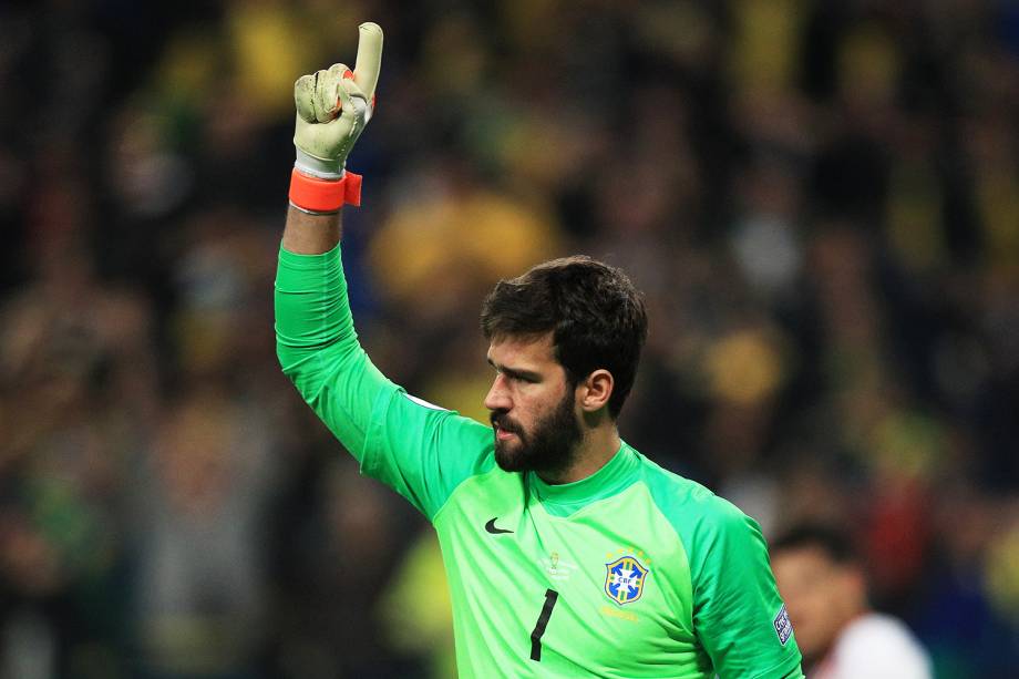 Alisson, goleiro da Seleção Brasileira, comemora após defender pênalti - 27/05/2019