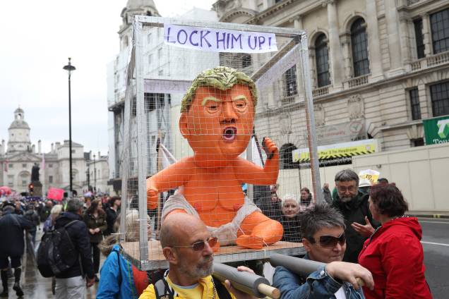 Manifestantes protestam contra a visita de Estado do presidente dos Estados Unidos, Donald Trump, no centro de Londres - 04/06/2019 Manifestantes protestam contra a visita de Estado do presidente dos Estados Unidos, Donald Trump, no centro de Londres - 04/06/2019