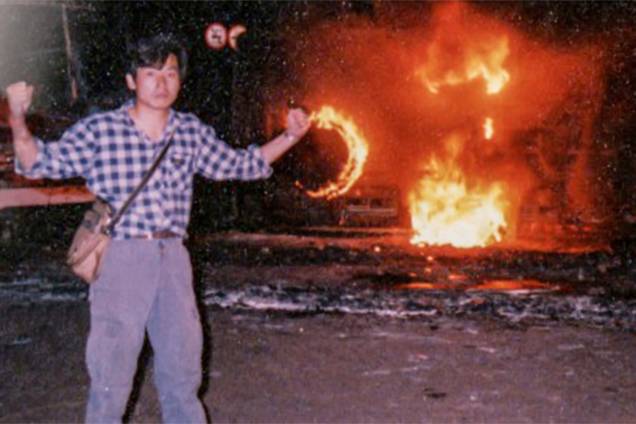 Yang Jianli durante as manifestações pró-democracia na Praça Tiananmen em 1989 Yang Jianli durante as manifestações pró-democracia na Praça Tiananmen em 1989