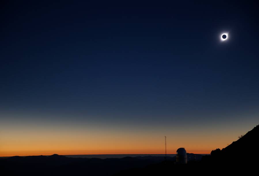 Eclipse solar sendo observado em Coquimbo, Chile - 02/07/2019