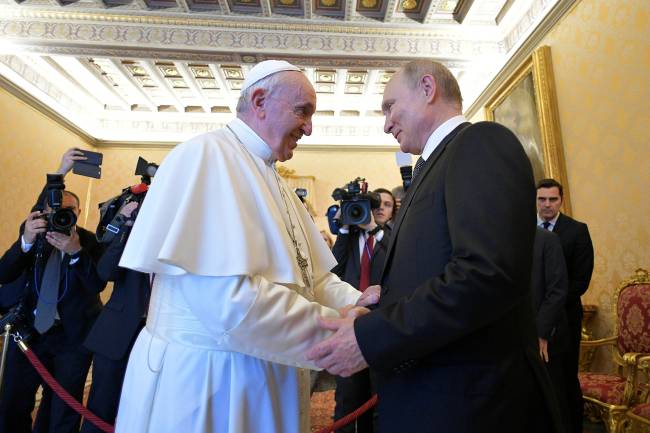 Russian President Vladimir Putin meets Pope Francis at the Vatican