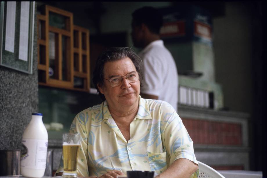 Tom Jobim tomando chopp num bar da Cobal, em 1994.