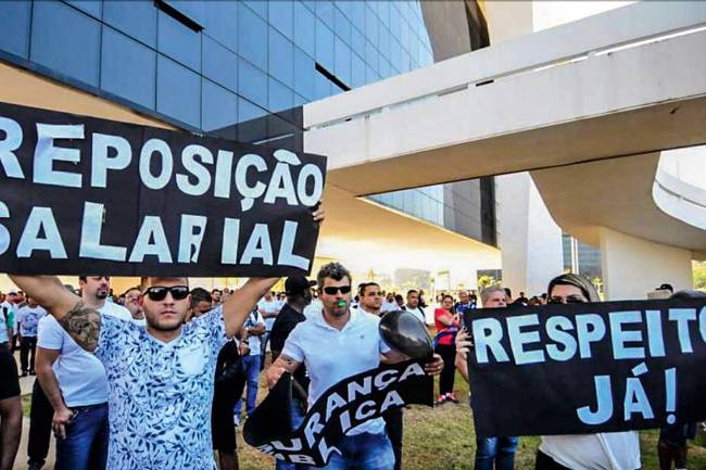 MANIFESTANTES-REAJUSTE-SALARIAL-MINAS-GERAIS-2019 MANIFESTANTES-REAJUSTE-SALARIAL-MINAS-GERAIS-2019
