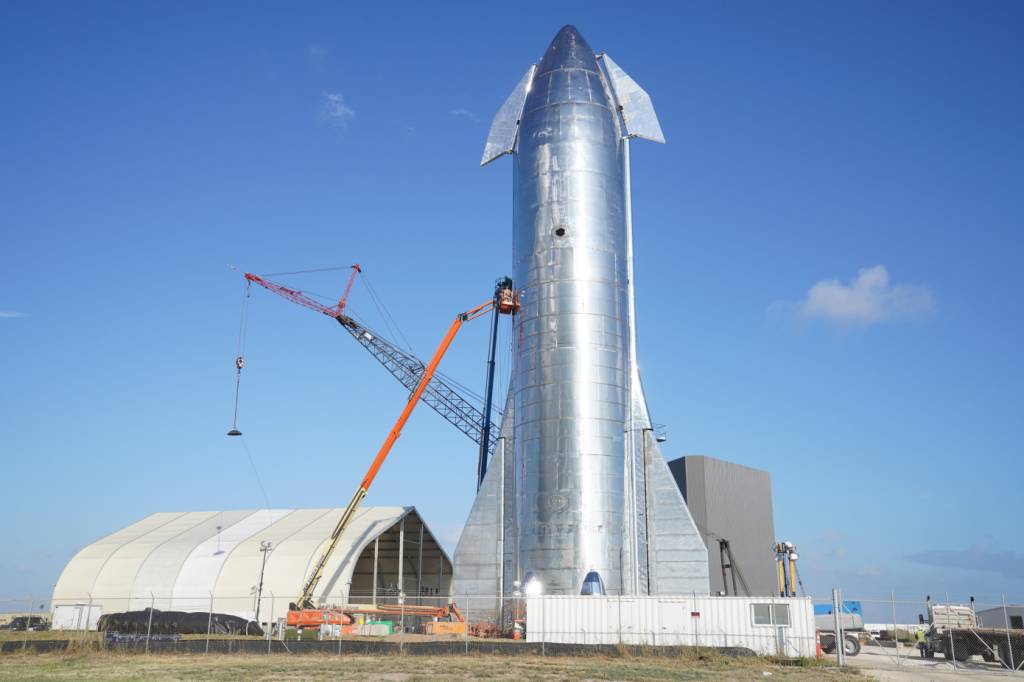 Novo foguete da SpaceX passa em teste de segurança