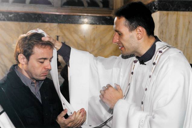 Gugu com padre Marcelo Rossi, na Igreja da Visitação, Jerusalém, Israel, em dezembro de 1999 Gugu com padre Marcelo Rossi, na Igreja da Visitação, Jerusalém, Israel, em dezembro de 1999