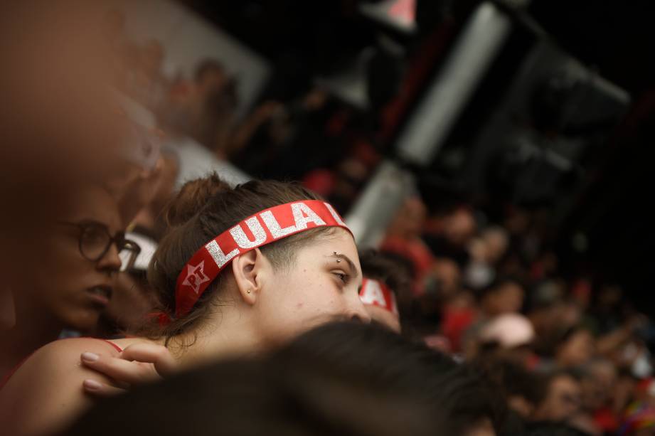 Apoiadores do ex-presidente Lula em ato em frente ao Sindicato dos Metalúrgicos, em São Bernardo do Campo-SP