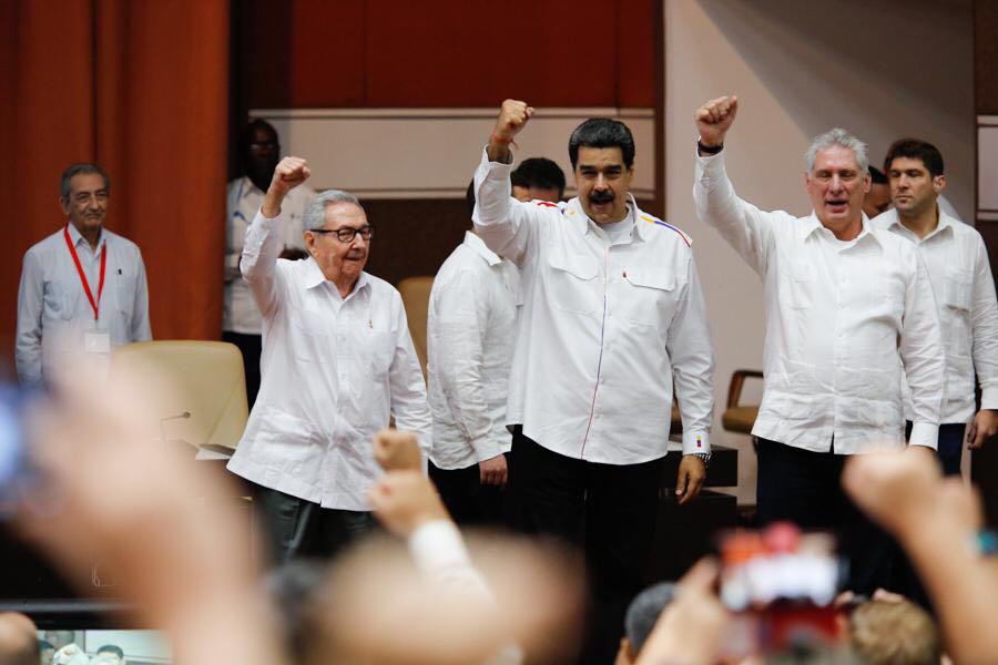 Maduro comparece de surpresa a fórum anti-imperialista em Havana