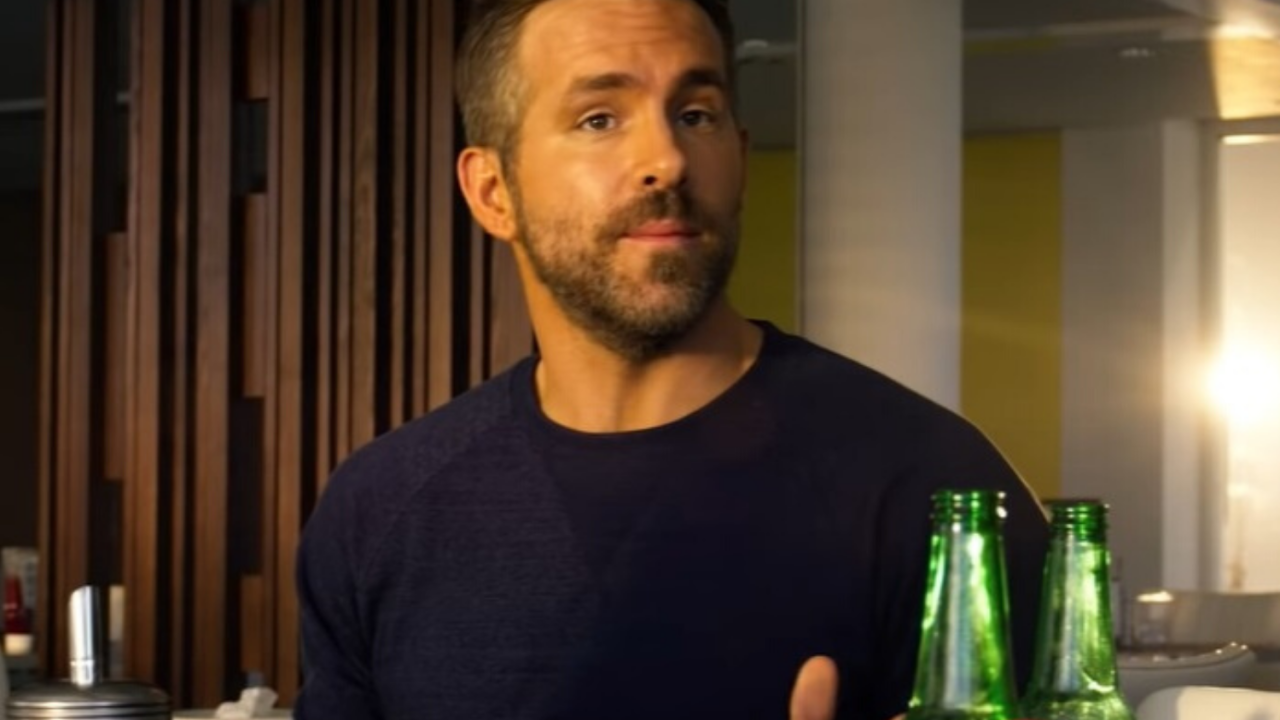 Ryan Reynolds em cena do filme 'Esquadrão 6'