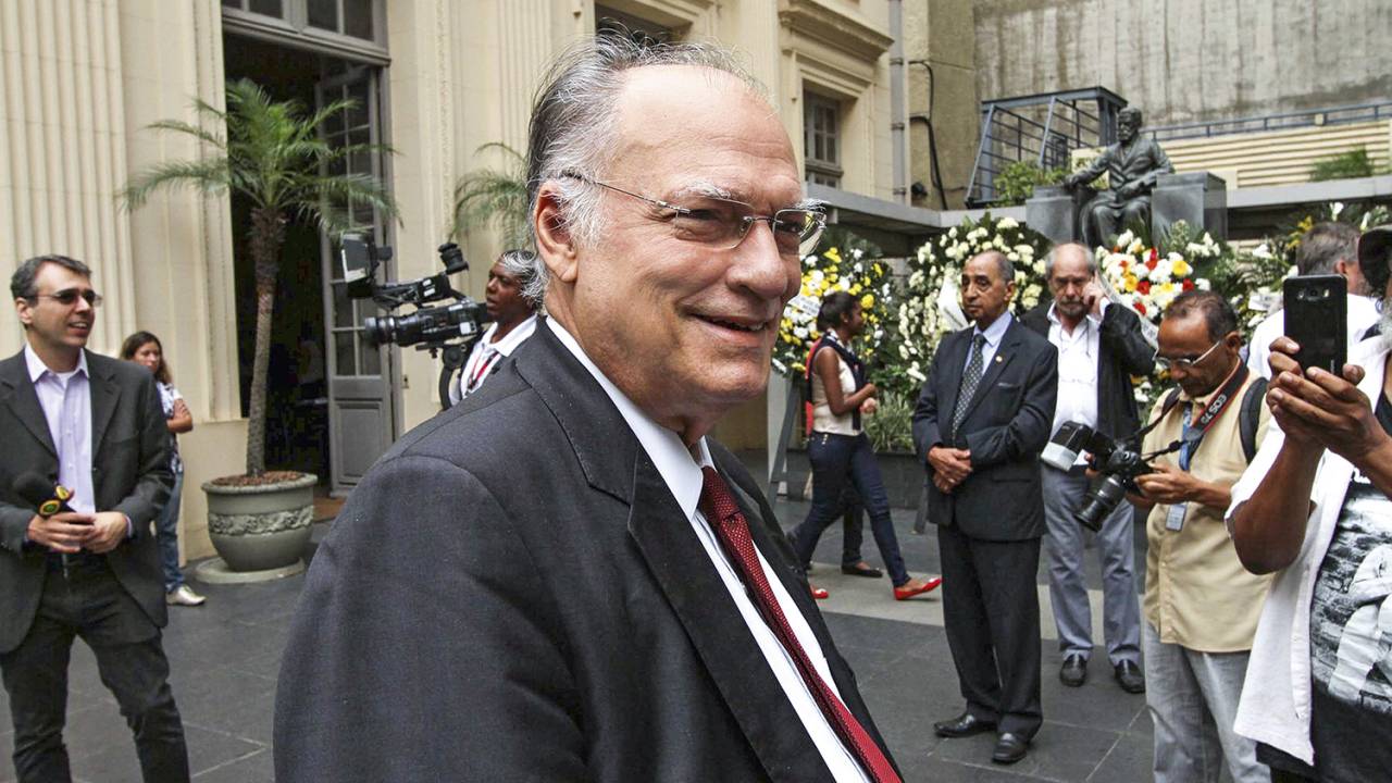 EX-COMUNISTA - Roberto Freire: adeus ao marxismo-leninismo e aproximação com movimentos de renovação política