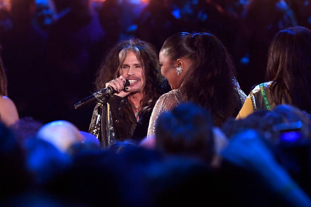 Aerosmith supera briga com baterista e brilha no Grammy