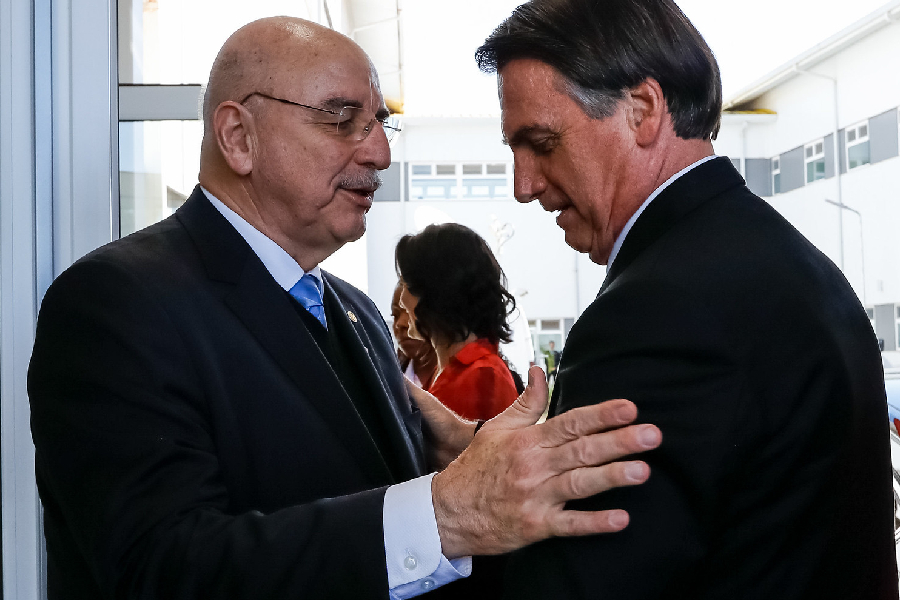 Preso, Jair Bolsonaro encaminha filiação de ex-ministro ao PL