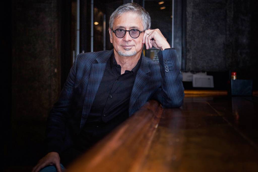 Tributo a Paulinho da Viola reafirma Zé Renato como um intérprete refinado