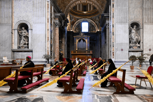 Catedral de São Pedro vazia em razão das restrições de saúde