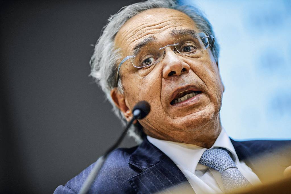 ‘Tivemos que mudar a agenda’, diz Paulo Guedes