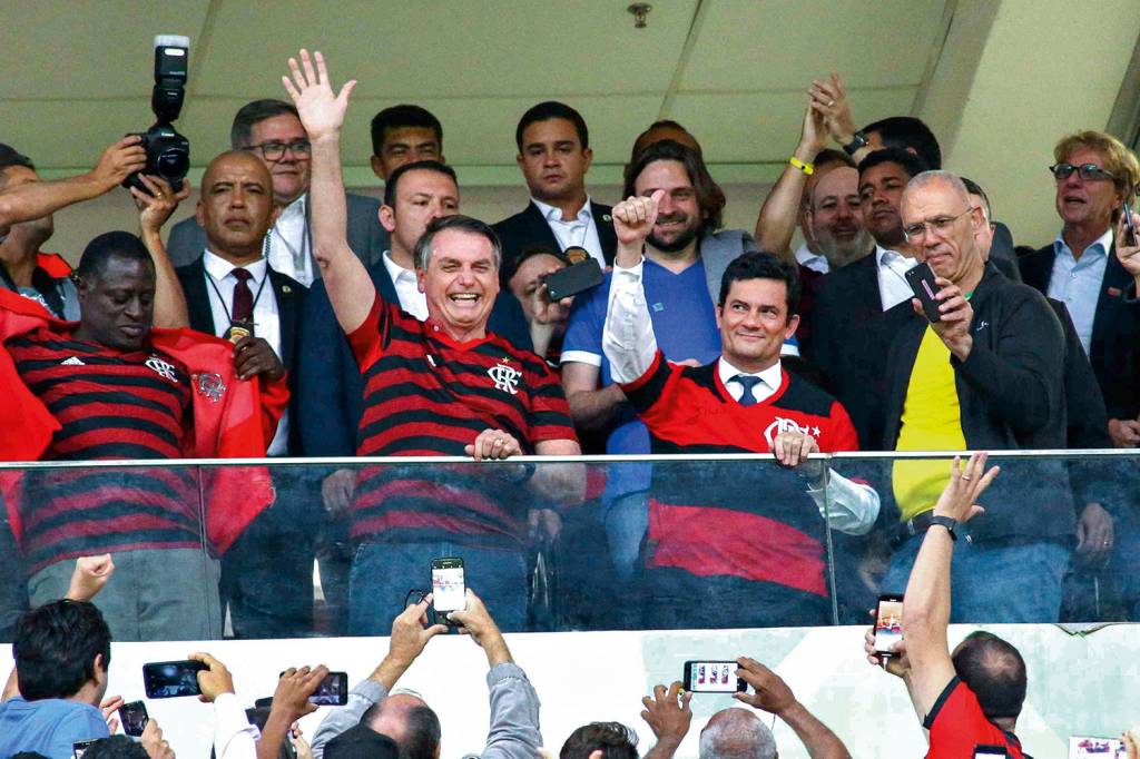 Presidente Jair Bolsonaro e o ministro Sergio Moro (Justiça), durante partida Presidente Jair Bolsonaro e o ministro Sergio Moro (Justiça), durante partida