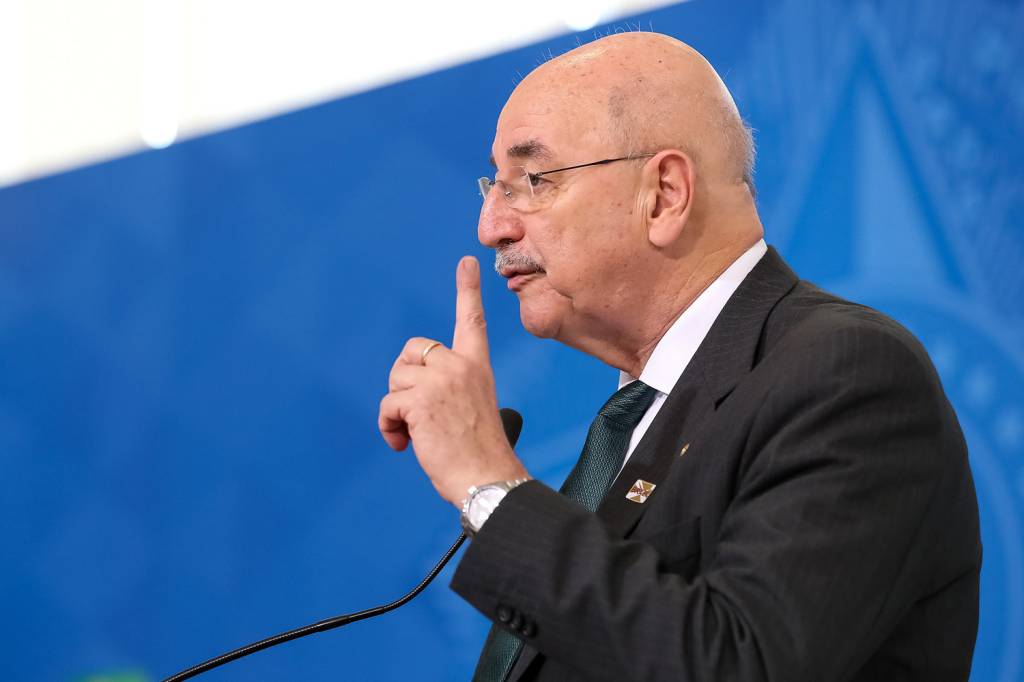 O conselheiro de Bolsonaro que previu menos de 2 mortes por dia no Brasil