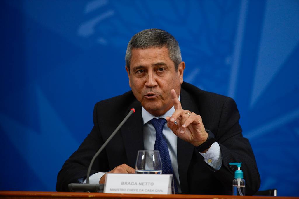 Braga Netto, ministro-chefe da Casa Civil, constrange colegas de governo