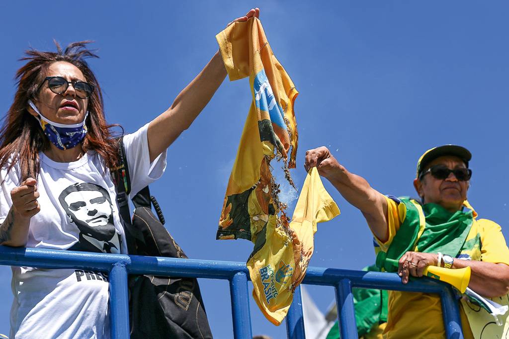 Apoiadores de Bolsonaro protestam em Brasília Apoiadores de Bolsonaro protestam em Brasília