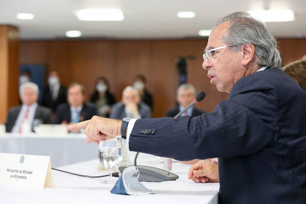 Paulo Guedes caça “garganta profunda” do ministério da Economia