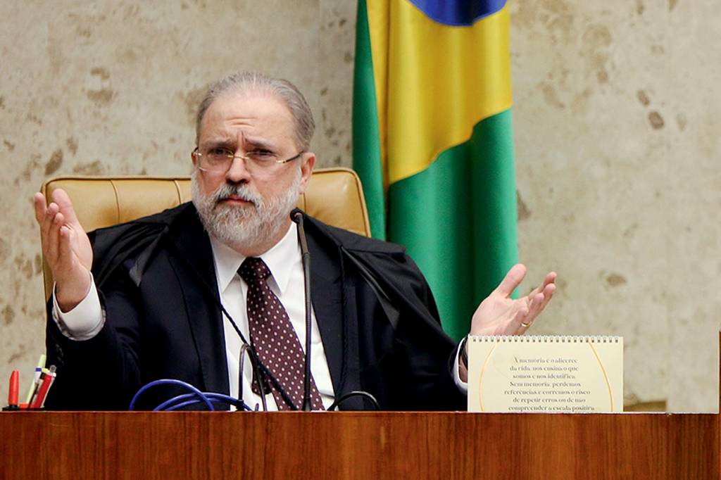 AUGUSTO ARAS-2020-982.jpg MUITA FUMAÇA - Augusto Aras: é ele quem decide se faz ou não a denúncia