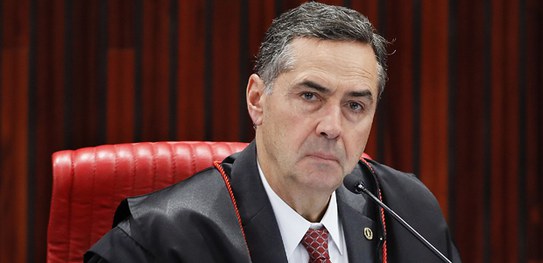 Luís Roberto Barroso, juiz do Supremo e presidente do TSE: "“Nós já superamos os ciclos de atraso institucional, mas há retardatários que querem voltar ao passado”