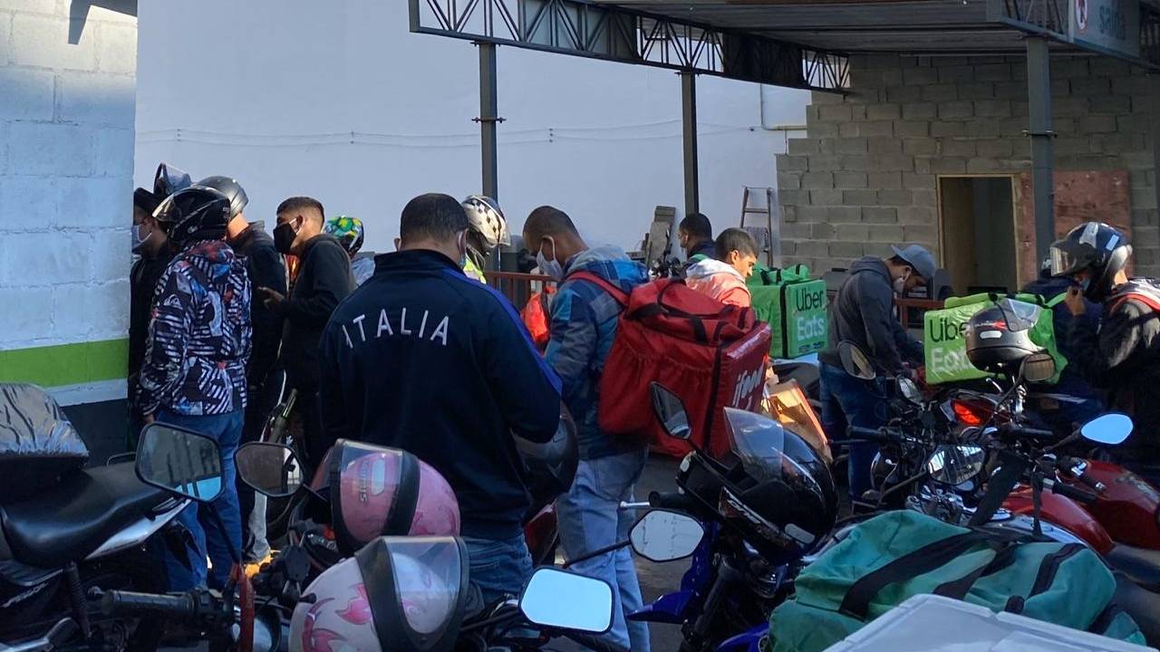 Local de entrada dos entregadores: dois pesos, duas medidas