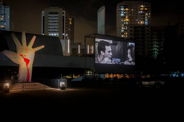 Sessão de cinema ao ar livre "Belas Artes Drive-in" realizada no Memorial da América Latina, em São Paulo Sessão de cinema ao ar livre "Belas Artes Drive-in" realizada no Memorial da América Latina, em São Paulo