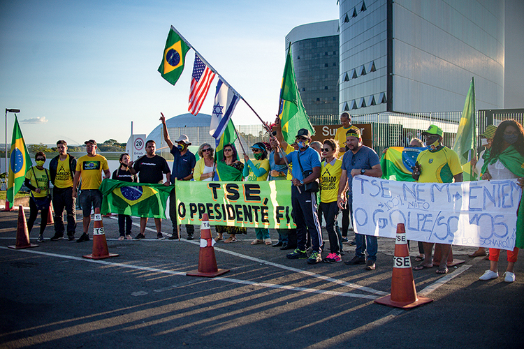 Protesters Against Bolsonaro and His Supporters Stand in Front of the Tribunal Superior Eleitoral Amidst the Coronavirus (COVID – 19) Pandemic Protesters Against Bolsonaro and His Supporters Stand in Front of the Tribunal Superior Eleitoral Amidst the Coronavirus (COVID – 19) Pandemic