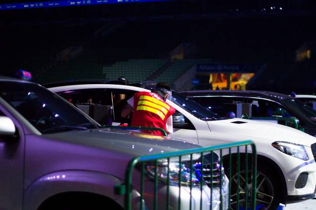 Durante o show era possível realizar pedidos que eram entregues diretamente no carro Durante o show era possível realizar pedidos que eram entregues diretamente no carro