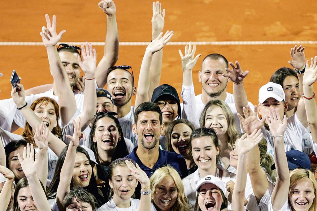 Datas: a morte de Joel Schumacher e a bola fora de Djokovic