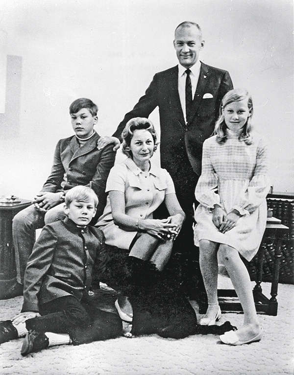 BUZZ-ALDRIN—FAMILIA-1967.jpg BUZZ-ALDRIN—FAMILIA-1967.jpg