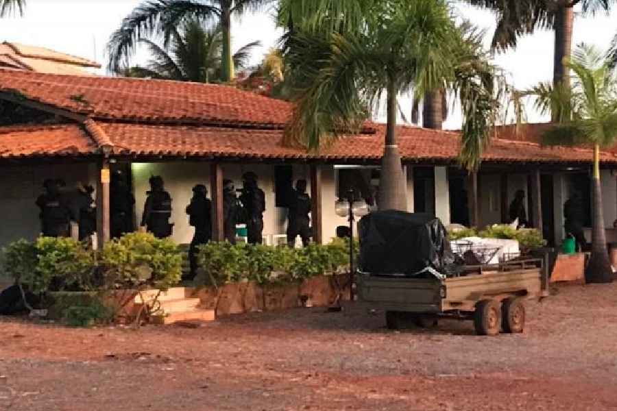 Polícia na chácara do grupo bolsonarista 300 do Brasil