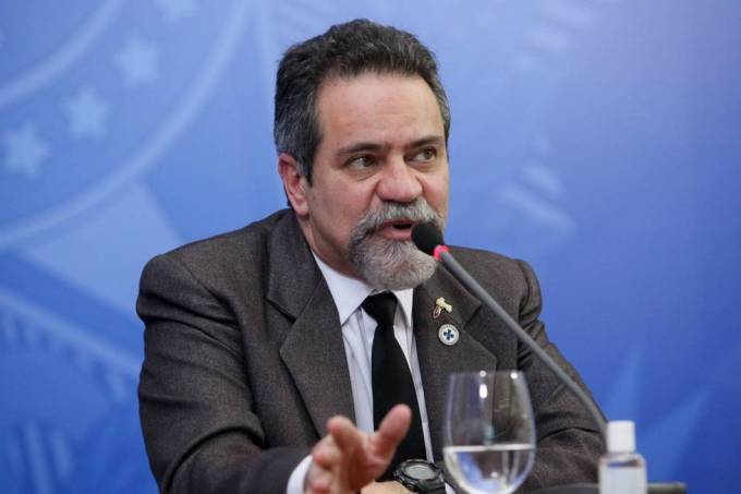 Secretário-executivo do Ministério da Saúde, coronel Elcio Franco, controla a divulgação de dados sobre mortes por coronavírus