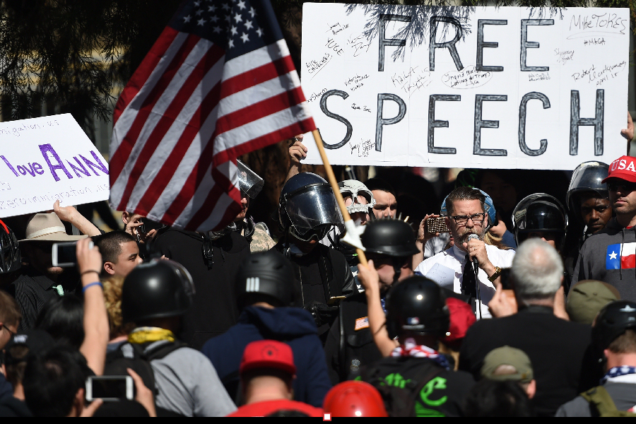 comício conservador em Berkeley, California