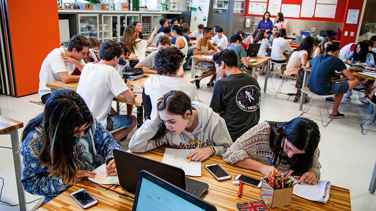 CONTRAPÉ - Colégio privado em São Paulo: o aumento da carga tributária sobre a educação deixará mais caro o ensino de qualidade.