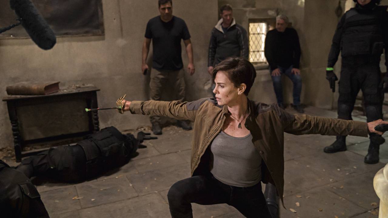 DURONA - Charlize nas filmagens: “Ir aos cinemas agora é perigoso”